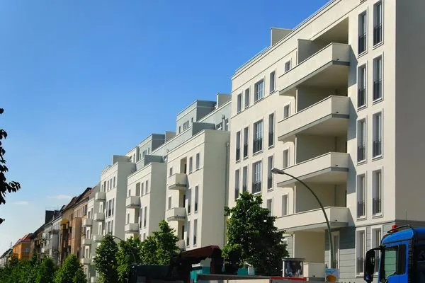 Großzügiges City-Apartment mit offenem Wohnkonzept und Loggia im Herzen von Friedrichshain — photo 1